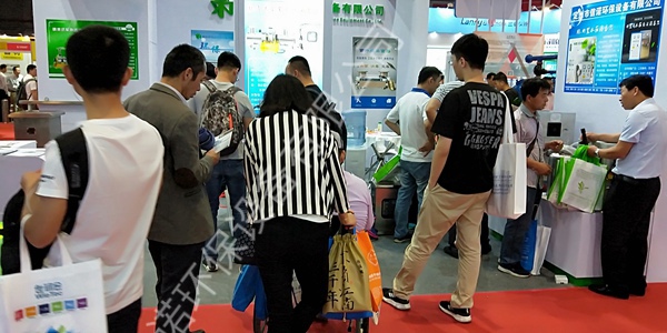 上海国际水展 员工耐性讲解产品 (6)